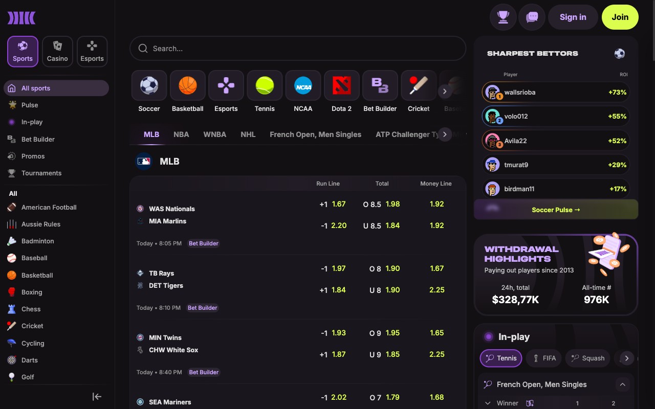 Cloudbet sportsbook with sports nav (Soccer, Basketball, Esports, Tennis, NCAA, MLB), live MLB odds rail, Welcome Package $2,500 sidebar, In-play live coverage strip